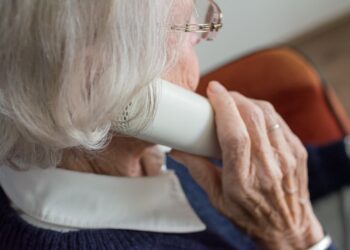 Seniorka chciała się wzbogacić. Dzięki pracownikowi banku uniknęła straty majątku