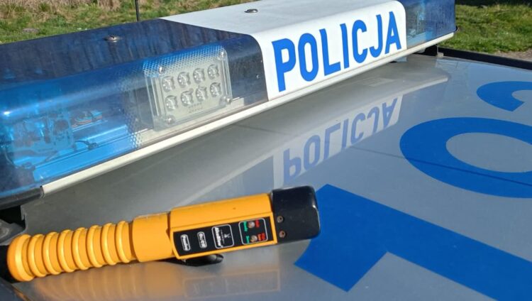 Miała 2 promile alkoholu i wyprzedzała na podwójnej ciągłej. 49-latka zatrzymana w Kazimierzu Dolnym