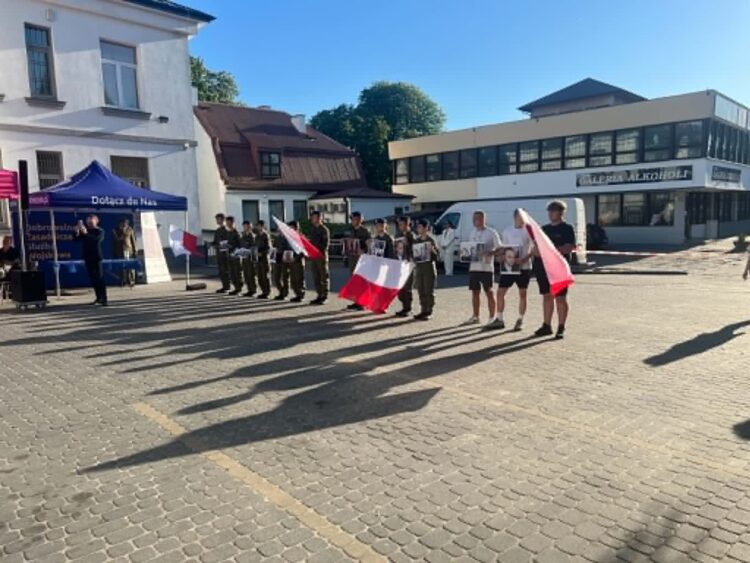 Uczcili pamięć Rotmistrza. Uroczystości przy krzyżu na Centralnej [ZDJĘCIA]