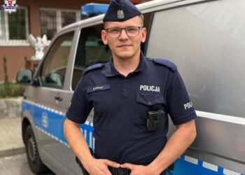 Błyskawiczna reakcja funkcjonariusza z Puław. Udzielił pomocy nieprzytomnemu kierowcy