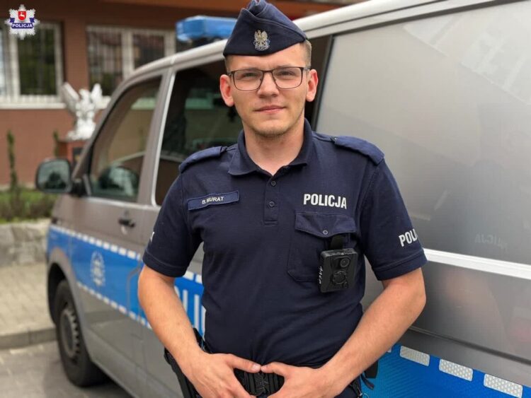 Błyskawiczna reakcja funkcjonariusza z Puław. Udzielił pomocy nieprzytomnemu kierowcy