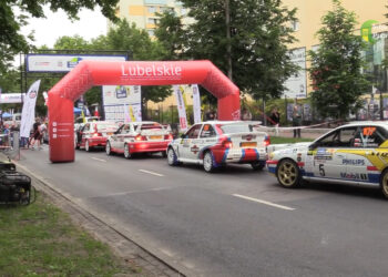 Warkot silników, kibice na trasie. Rajd Nadwiślański 20236 w Puławach [WIDEO]