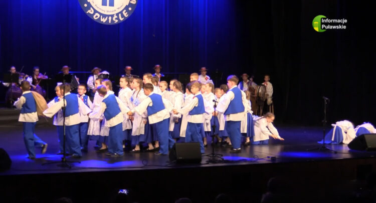 Śpiewali i tańczyli dla wszystkich mam. Koncert zespołu Powiśle [WIDEO]