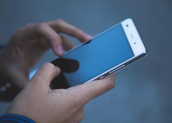 Puławska policja ostrzega przed nową metodą oszustwa. Przestępcy podszywają się pod doradców finansowych