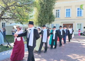 Epokowe stroje, tańce i zabawa. Piknik u księżnej [WIDEO]