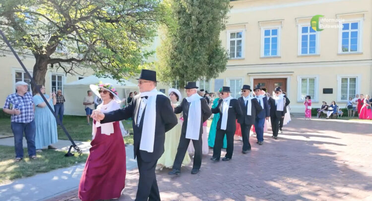Epokowe stroje, tańce i zabawa. Piknik u księżnej [WIDEO]