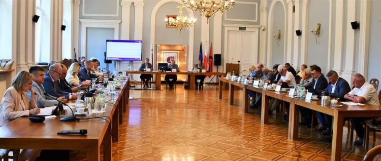 Zarząd Powiatu Puławskiego z absolutorium za wykonanie budżetu za 2025 rok