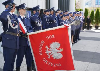 Święto Policji w Puławach. Awanse dla funkcjonariuszy i piknik służb mundurowych na Placu Chopina [ZDJĘCIA]