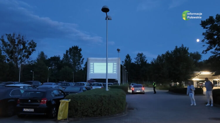 Kino w samochodzie. Plenerowa impreza po raz czternasty w Puławach [WIDEO]