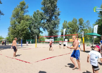 Siatkówka plażowa na Marinie. 40 uczestników w letniej rywalizacji [WIDEO]