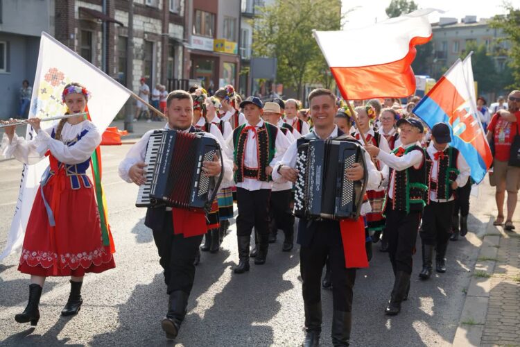 Było kolorowo i radośnie. Parada na otwarcie World Wide Kids