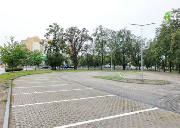 Nowy parking u zbiegu ulic Lubelskiej i Norwida. 56 miejsc postojowych [WIDEO]