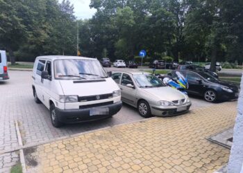 Nie ustąpił pierwszeństwa pieszemu i ominął zatrzymany samochód. Miał ponad 2,5 promila