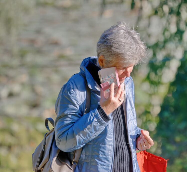 66-latka straciła ponad 207 tys. zł. Uwierzyła w fałszywego pracownika banku