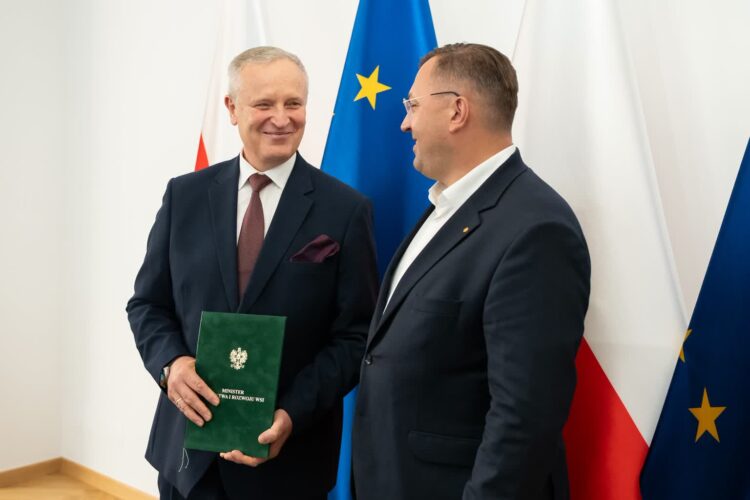 Nowy dyrektor Państwowego Instytutu Weterynaryjnego w Puławach. Prof. Mirosław Polak zastąpił prof. Stanisława Winiarczyka