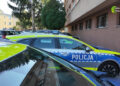 Jeden uciekł w krzaki, drugi schował się na strychu i przykrył plandeką. Puławscy policjanci zatrzymali poszukiwanych