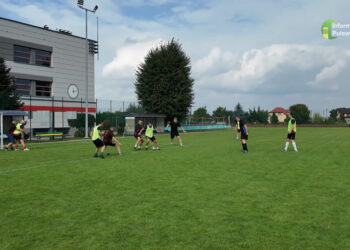 Zamienili garnitury na stroje sportowe. 16. Turniej Piłki Nożnej Samorządowców [WIDEO]