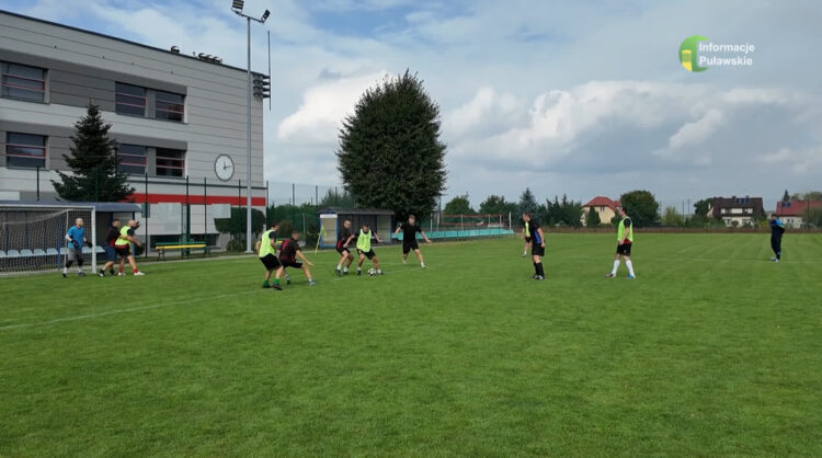 Zamienili garnitury na stroje sportowe. 16. Turniej Piłki Nożnej Samorządowców [WIDEO]
