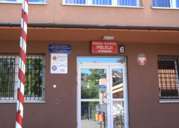 Zderzenie samochodu osobowego z autobusem MZK. Jest ofiara śmiertelna