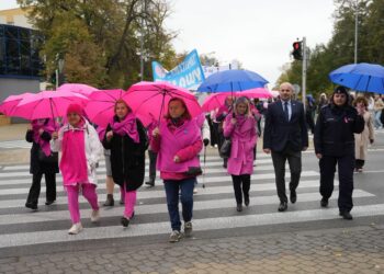 „Rak to nie wyrok”. Marsz profilaktyczny przeszedł ulicami Puław