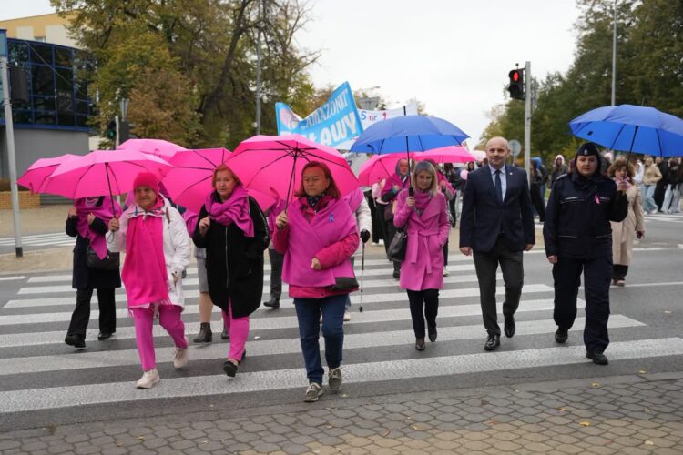 „Rak to nie wyrok”. Marsz profilaktyczny przeszedł ulicami Puław
