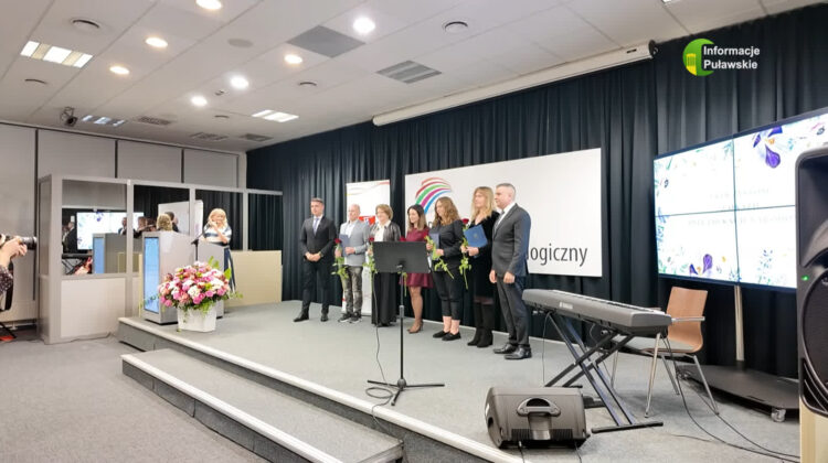 Uroczysta gala w Puławach. Wyróżniono nauczycieli i nagrodzono uczniów [WIDEO]